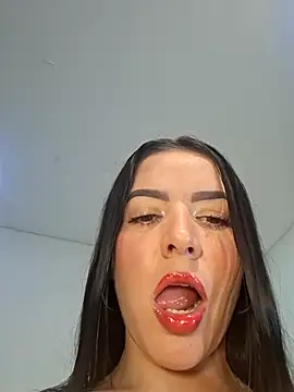 Snapshot of Anal_Luucia chatting on 04.22.26 Anal Luucia online show from 04.22.26