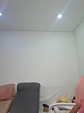 Snapshot of Anal_Luucia chatting on 04.23.26 Anal Luucia online show from 04.23.26