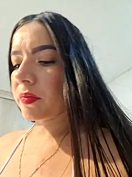 Snapshot of Anal_Luucia chatting on 04.25.26 Anal Luucia online show from 04.25.26