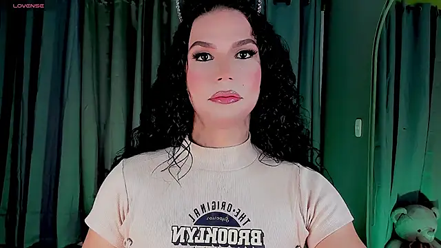 Snapshot of gatitavenecis chatting on 12.31.24 gatitavenecis online show from 12.31.24