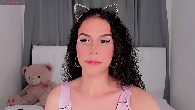 Snapshot of gatitavenecis chatting on 09.29.25 gatitavenecis online show from 09.29.25