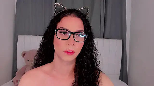 Snapshot of gatitavenecis chatting on 10.24.25 gatitavenecis online show from 10.24.25