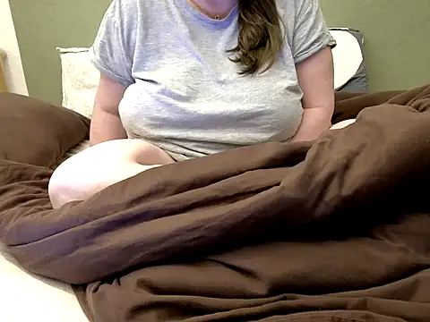 Snapshot of MarthaBriest chatting on 03.08.26 MarthaBriest online show from 03.08.26