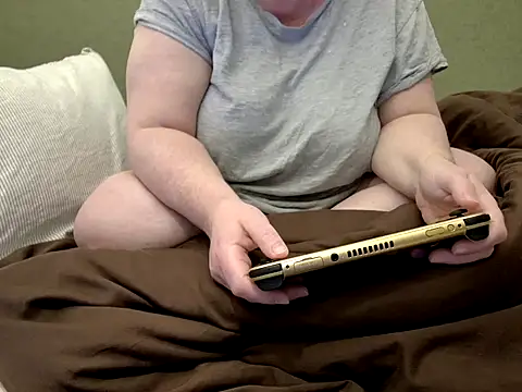 Snapshot of MarthaBriest chatting on 03.28.26 MarthaBriest online show from 03.28.26