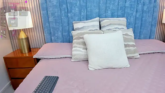 Snapshot of pretty_sunlight_ chatting on 10.25.25 pretty sunlight online show from 10.25.25