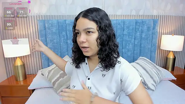 Snapshot of pretty_sunlight_ chatting on 10.26.25 pretty sunlight online show from 10.26.25