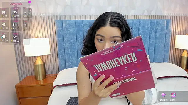 Snapshot of pretty_sunlight_ chatting on 11.02.25 pretty sunlight online show from 11.02.25