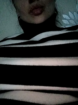 Snapshot of YuliannaFox chatting on 02.10.25 YuliannaFox online show from 02.10.25