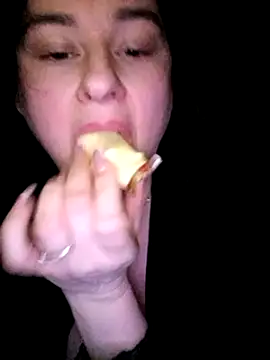 Snapshot of YuliannaFox chatting on 03.22.25 YuliannaFox online show from 03.22.25