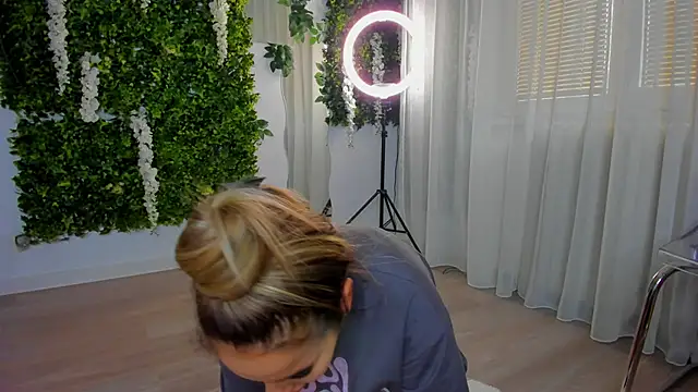 VivienCarter online show from 10.12.25