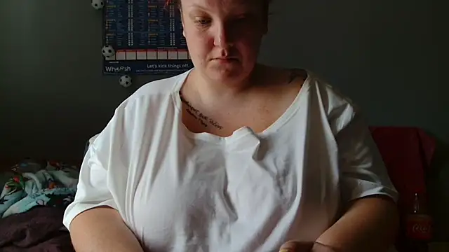 Snapshot of busty-bella1 chatting on 06.25.26 busty-bella1 online show from 06.25.26