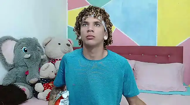 Snapshot of tylor_boy chatting on 01.24.25 tylor boy online show from 01.24.25