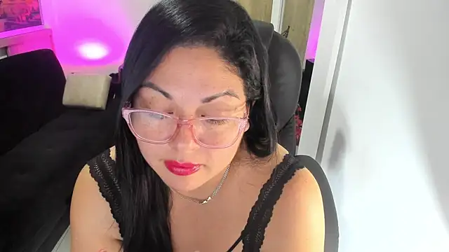 Snapshot of jessicarabbit_1 chatting on 10.10.25 jessicarabbit 1 online show from 10.10.25