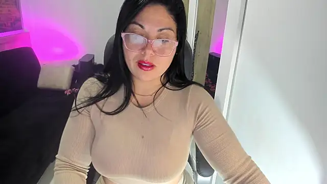 Snapshot of jessicarabbit_1 chatting on 10.15.25 jessicarabbit 1 online show from 10.15.25