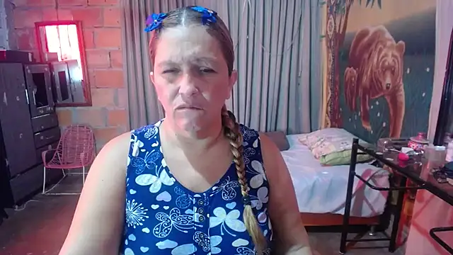 Snapshot of mom_son_dirty chatting on 06.10.26 mom son dirty online show from 06.10.26