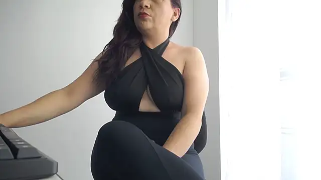 lorenalover24 online show from 12.20.24