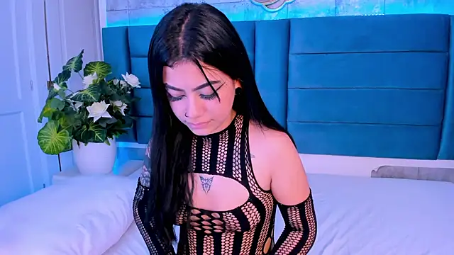 Snapshot of DakottaHill chatting on 01.25.25 DakottaHill online show from 01.25.25