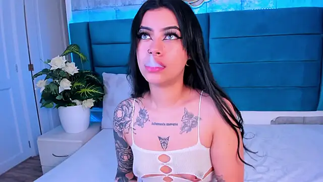 Snapshot of DakottaHill chatting on 02.10.25 DakottaHill online show from 02.10.25