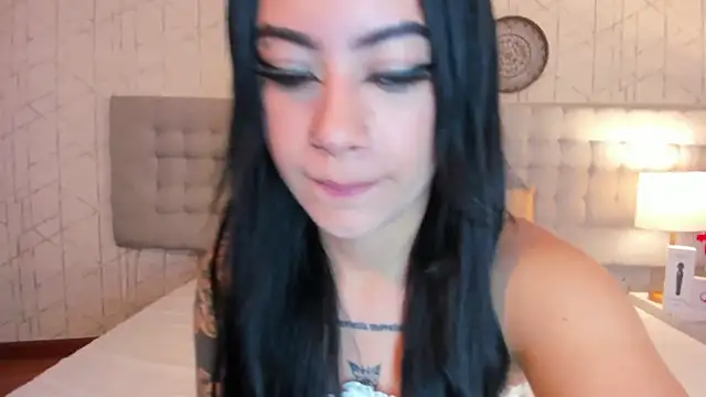 Snapshot of DakottaHill chatting on 03.01.25 DakottaHill online show from 03.01.25