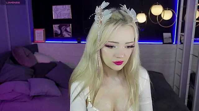 Snapshot of EmilyAir chatting on 12.22.24 EmilyAir online show from 12.22.24