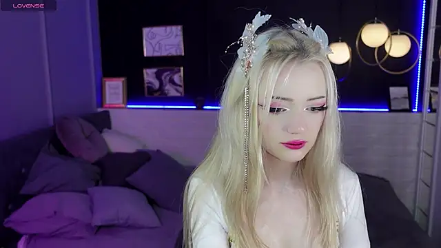 Snapshot of EmilyAir chatting on 12.23.24 EmilyAir online show from 12.23.24