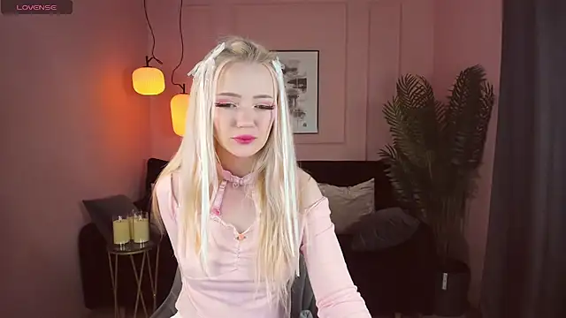 Snapshot of EmilyAir chatting on 01.02.25 EmilyAir online show from 01.02.25