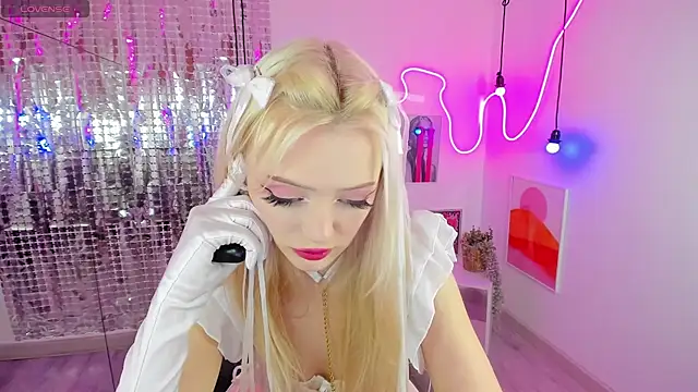 Snapshot of EmilyAir chatting on 01.25.25 EmilyAir online show from 01.25.25