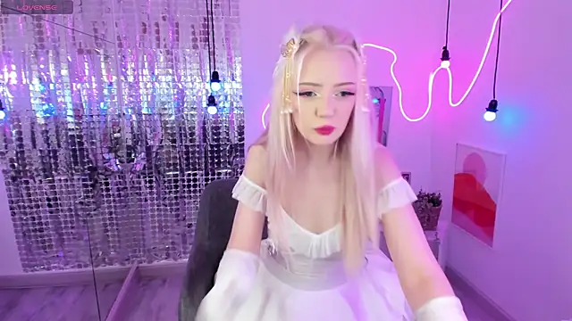 Snapshot of EmilyAir chatting on 02.20.25 EmilyAir online show from 02.20.25