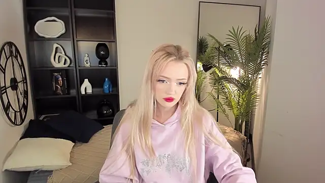 Snapshot of EmilyAir chatting on 10.12.25 EmilyAir online show from 10.12.25