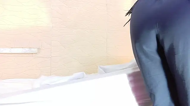 Chocolatte bar online show from 01.31.25