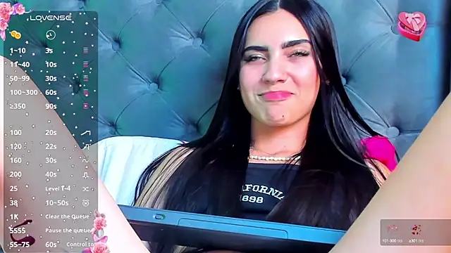 Snapshot of IsaValencia chatting on 01.05.25 IsaValencia online show from 01.05.25