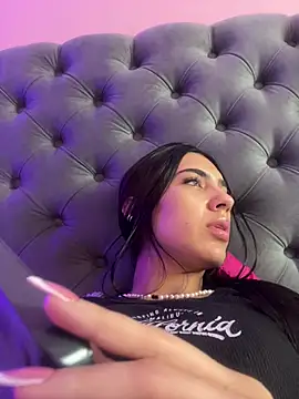 Snapshot of IsaValencia chatting on 01.10.25 IsaValencia online show from 01.10.25