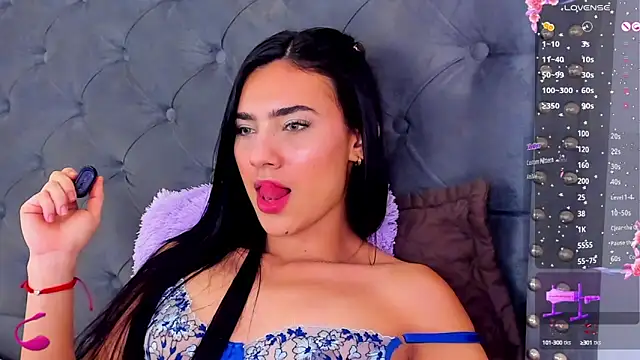 Snapshot of IsaValencia chatting on 01.30.25 IsaValencia online show from 01.30.25