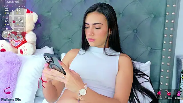 Snapshot of IsaValencia chatting on 02.21.25 IsaValencia online show from 02.21.25