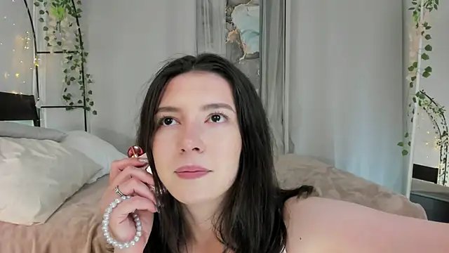 Snapshot of Julietta_Romanis chatting on 07.14.26 Julietta Romanis online show from 07.14.26