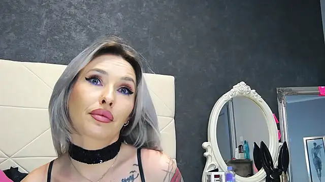 IssaSmith online show from 02.19.25