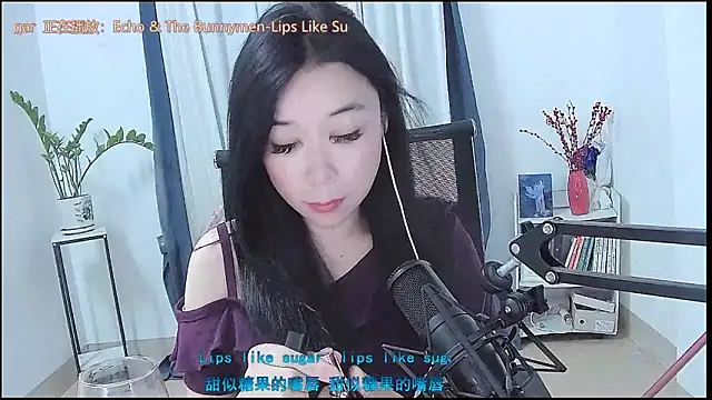 Snapshot of Amity-ox chatting on 04.19.26 Amity-ox online show from 04.19.26