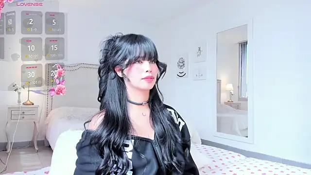 HannaKim online show from 11.14.25