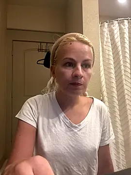 girlfriendmissy online show from 11.17.25