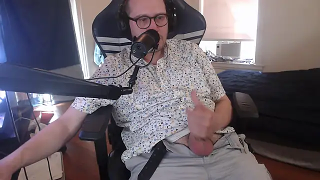 Snapshot of chicostick413 chatting on 09.16.25 chicostick413 online show from 09.16.25