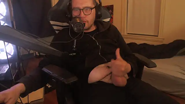 Snapshot of chicostick413 chatting on 09.21.25 chicostick413 online show from 09.21.25