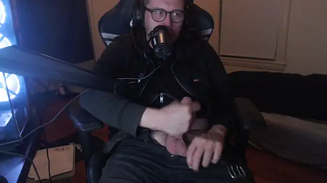 Snapshot of chicostick413 chatting on 09.23.25 chicostick413 online show from 09.23.25