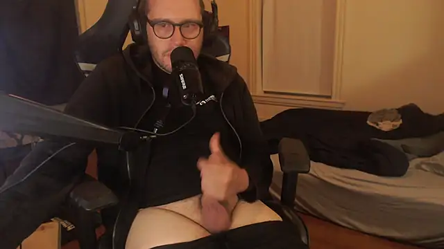 Snapshot of chicostick413 chatting on 09.23.25 chicostick413 online show from 09.23.25