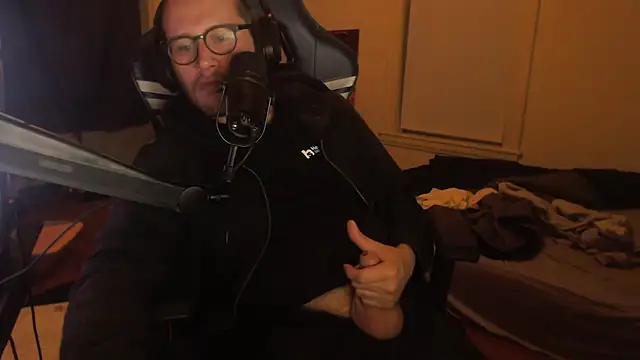 Snapshot of chicostick413 chatting on 09.26.25 chicostick413 online show from 09.26.25