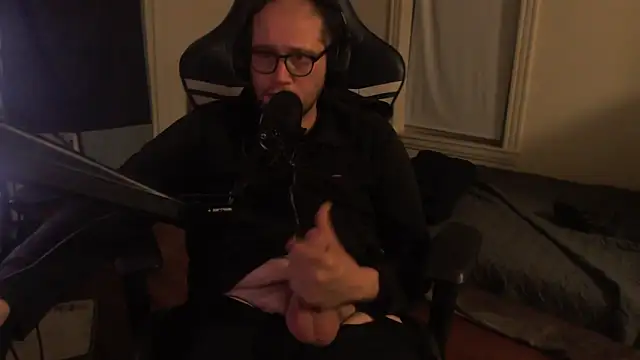 Snapshot of chicostick413 chatting on 09.27.25 chicostick413 online show from 09.27.25