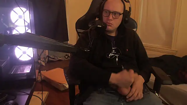 Snapshot of chicostick413 chatting on 10.22.25 chicostick413 online show from 10.22.25