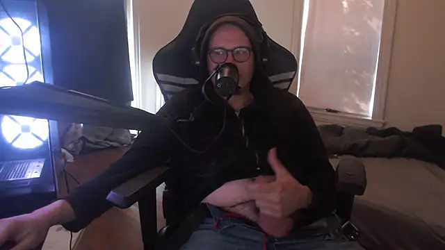 Snapshot of chicostick413 chatting on 10.27.25 chicostick413 online show from 10.27.25