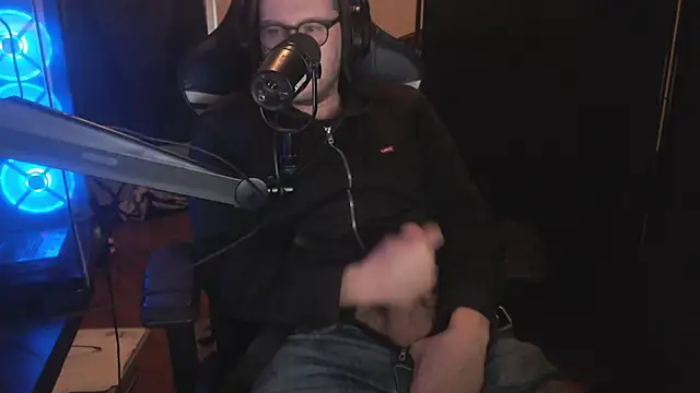 Snapshot of chicostick413 chatting on 11.10.25 chicostick413 online show from 11.10.25