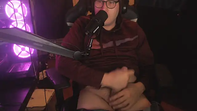 Snapshot of chicostick413 chatting on 11.14.25 chicostick413 online show from 11.14.25