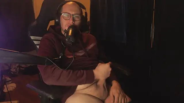 Snapshot of chicostick413 chatting on 11.24.25 chicostick413 online show from 11.24.25